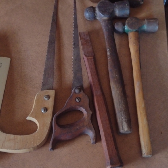 Saws &Hammers - Picture 1 of 5